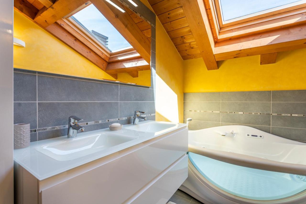 New Deal - Apt With Terrace, Jacuzzi & Netflix بالمانوفا المظهر الخارجي الصورة